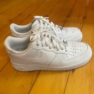 NIKE Air Force 1 ‘01 - White